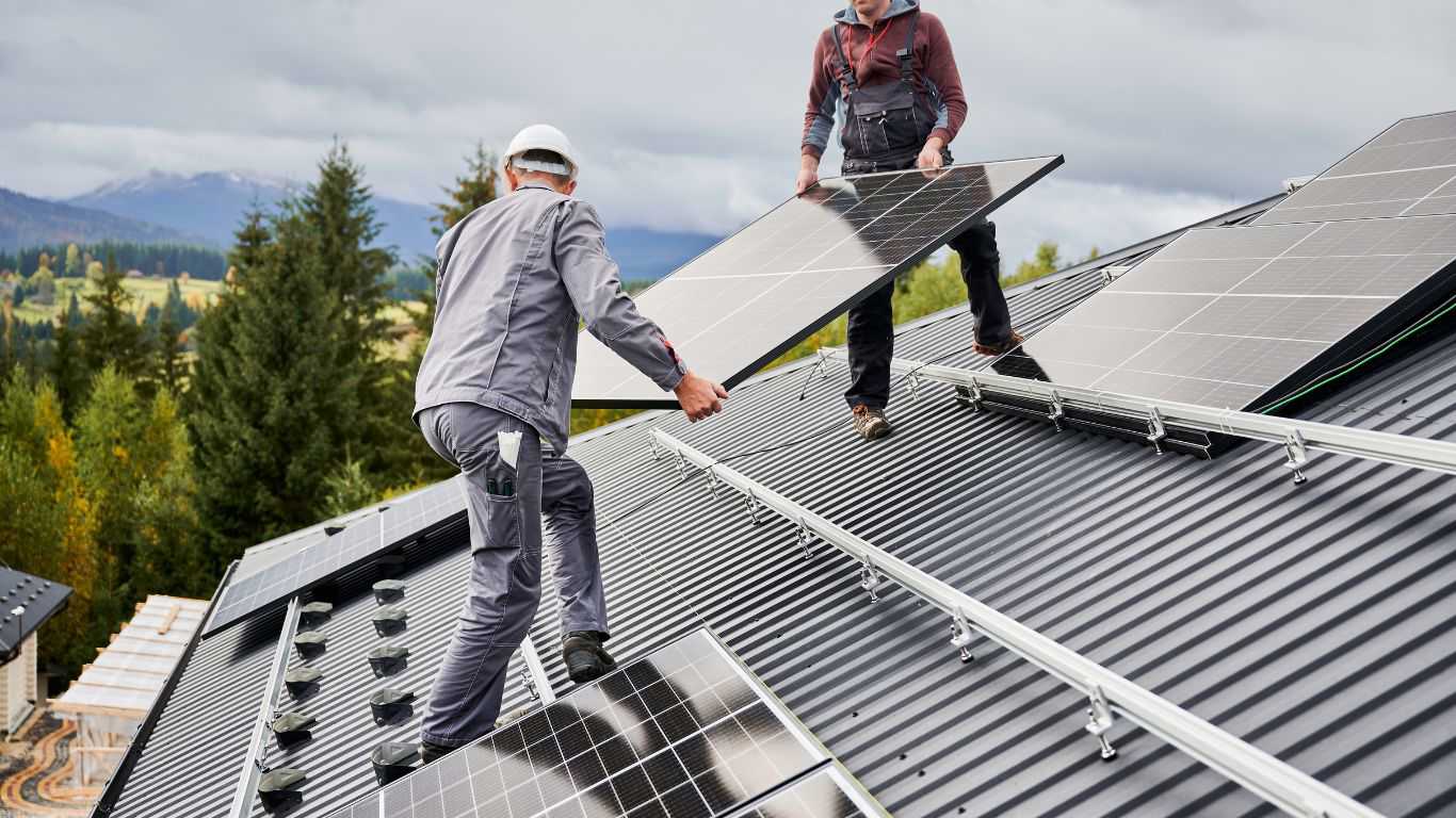 Building a Career in Solar Energy: Training, Salaries, and Market Demand