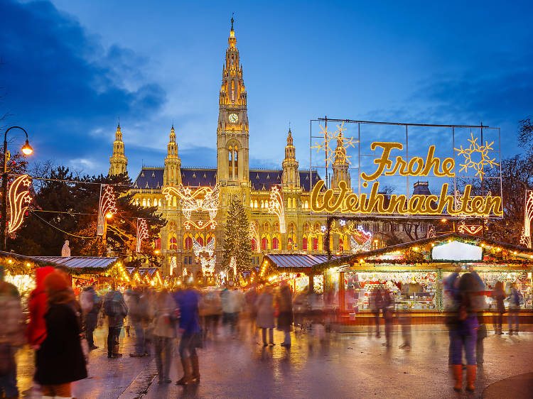 Best Christmas Vacation Spots for Families 2025